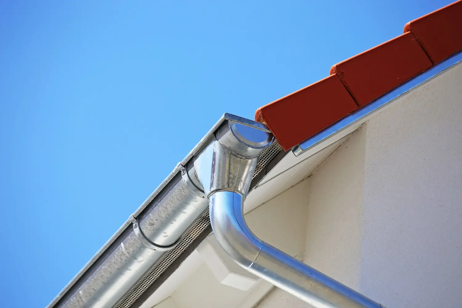 Roof,Gutter,On,A,New,Tiled,Roof